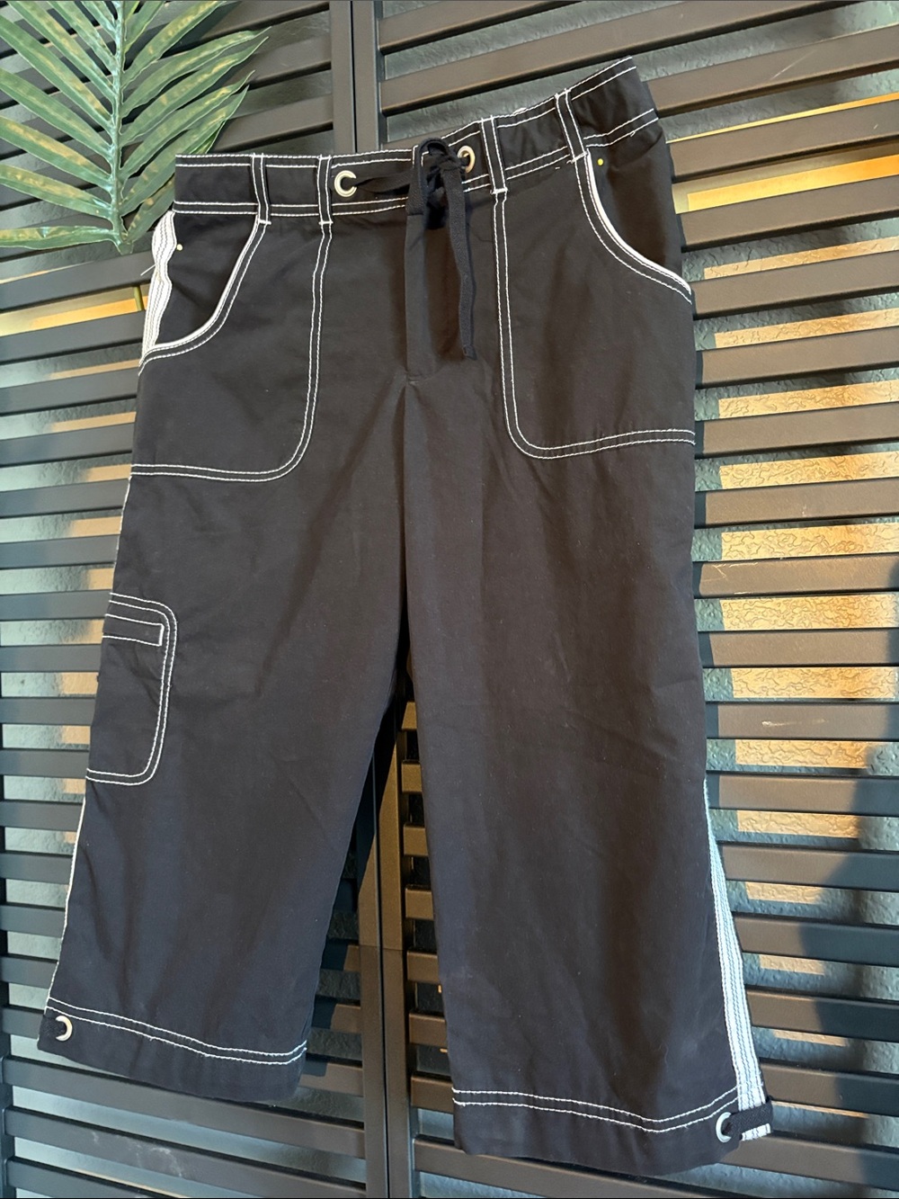 Women's Black Capris with Contrast Stitching and Drawstring
